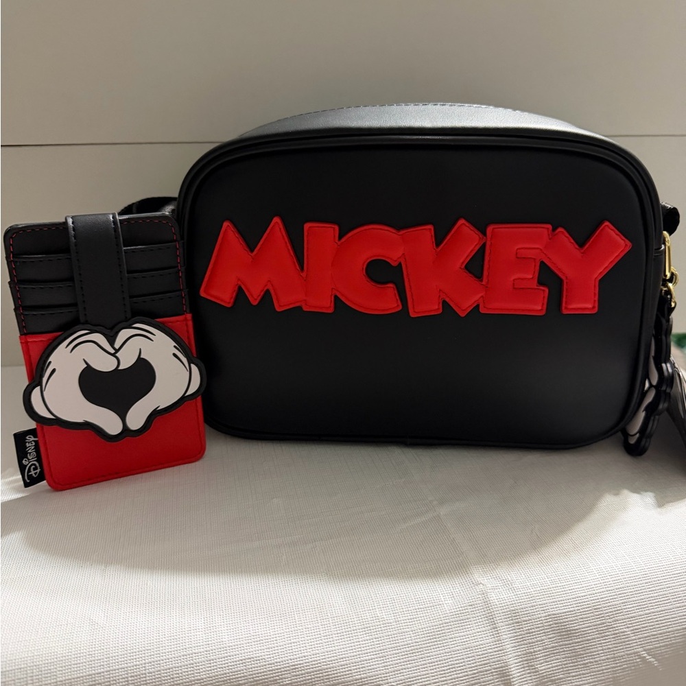 Loungefly Mickey Mouse Heart in hands Crossbody Bag and card wallet set